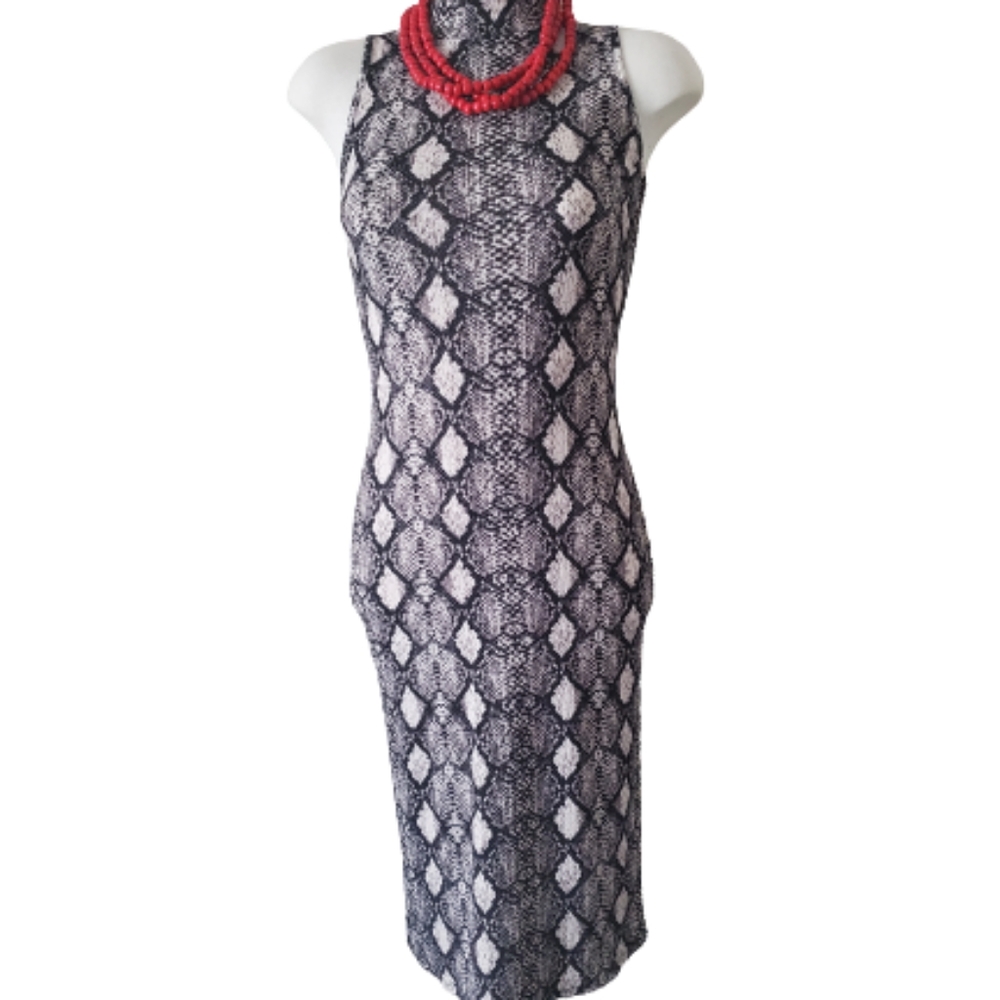 Dress - Picture 2 of 8